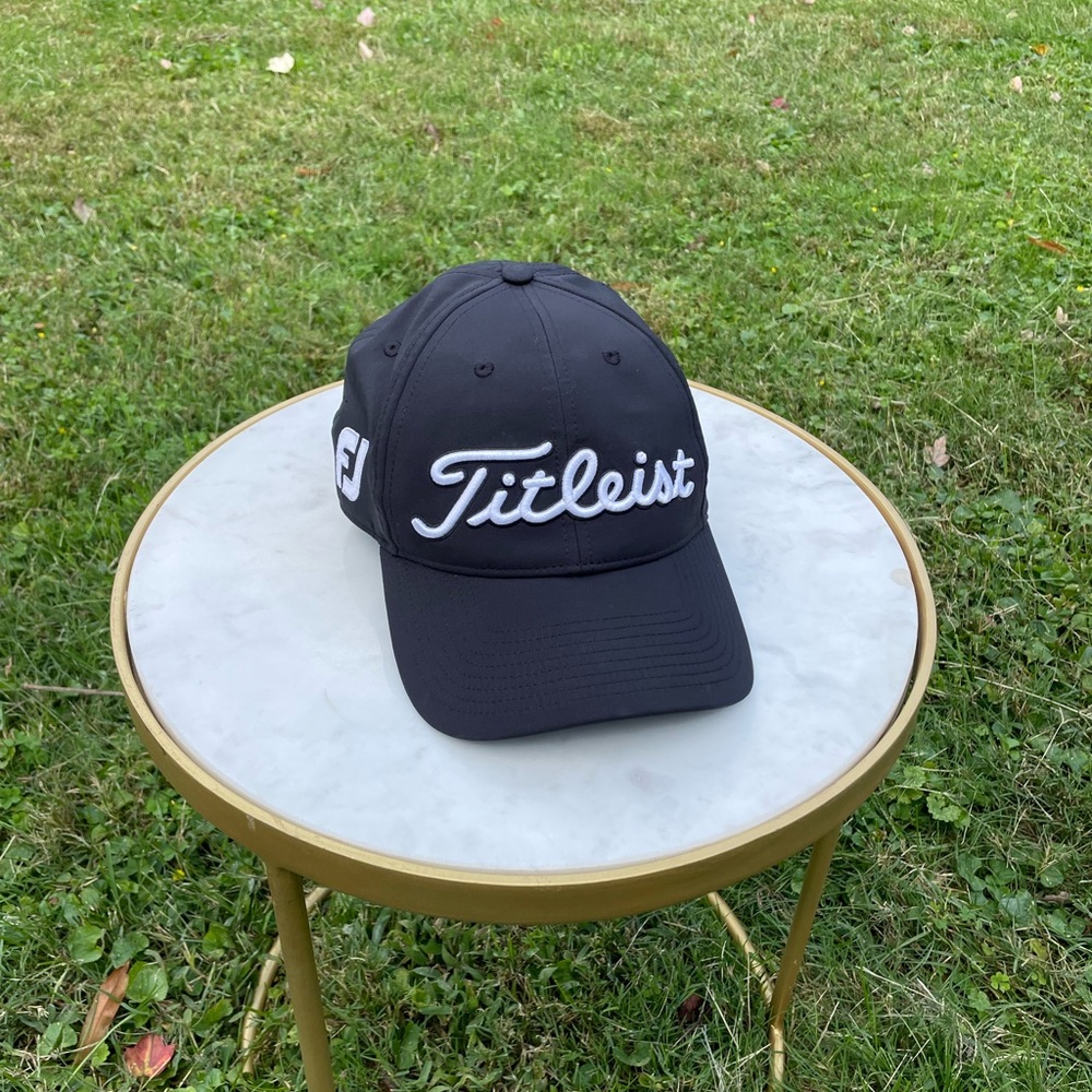 Titleist Pro V1 Footjoy adjustable size black white